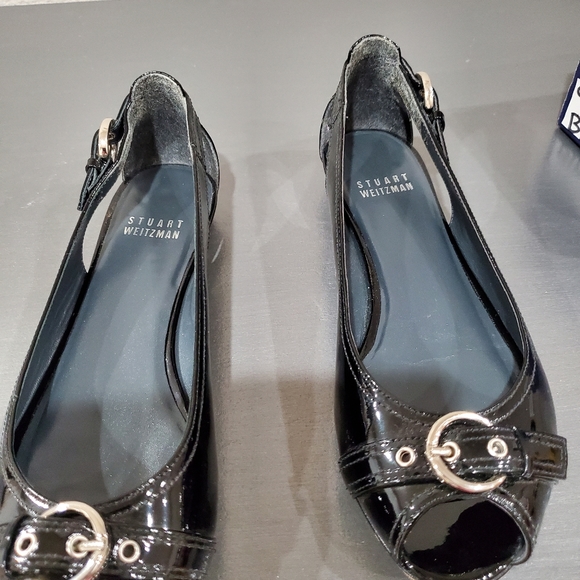 Stuart Weitzman Chitchat black patten leather open toe flats 6.5. - Picture 4 of 10